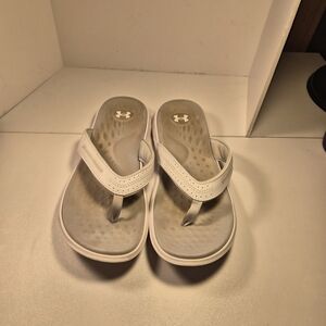 Under Armour Women's Sandals in White and Gray Size  8